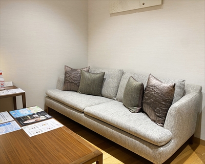 館山 会員制リゾート内サロンの待合スペース