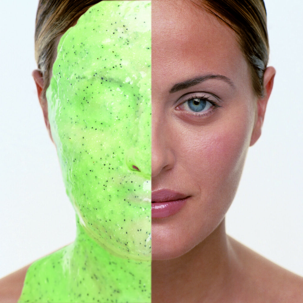 キウイに含まれるビタミンＣを高配合したリフトアップ向けのカスマラパック「ライトグリーン」。ベータカロチン、タンパク質、けしの実も配合されています。